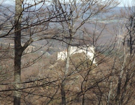 Hrad Uhrovec pohľad z boku