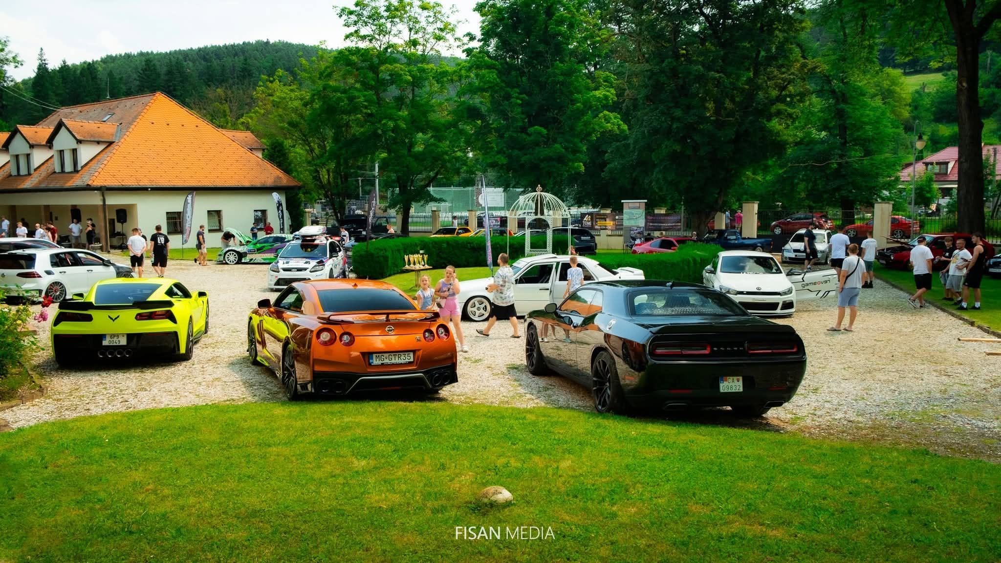 SHOW & SHINE Slovakia – Kaštieľ Fričovce 2026 prinesie výstavu upravených, športových a historických automobilov v areáli kaštieľa.