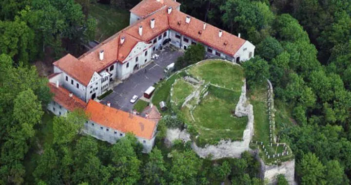 Hrad Modrý Kameň