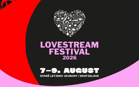 LOVESTREAM Festival 2026 na Starom letisku vo Vajnoroch prinesie tri dni svetovej hudby, koncertov a festivalovej atmosféry.