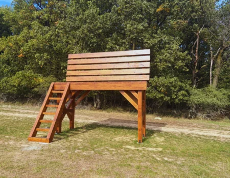 Obria lavička v Brezolupoch