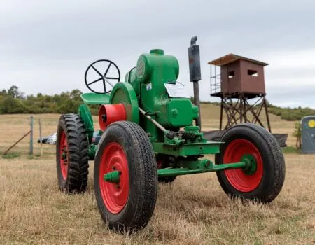 retro polnohospodárska technika farmársky den v uhrovci