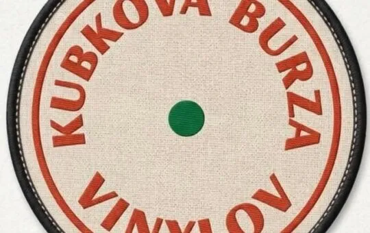 Propagačný obrázok Kubkovej burzy vinylov 2026 s kruhovým logom podujatia, ktoré sa uskutoční 20. decembra a ponúkne gramofónové platne na vypočutie aj kúpu.